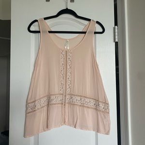 Blush Gentle Fawn sleeveless top w. lace accents